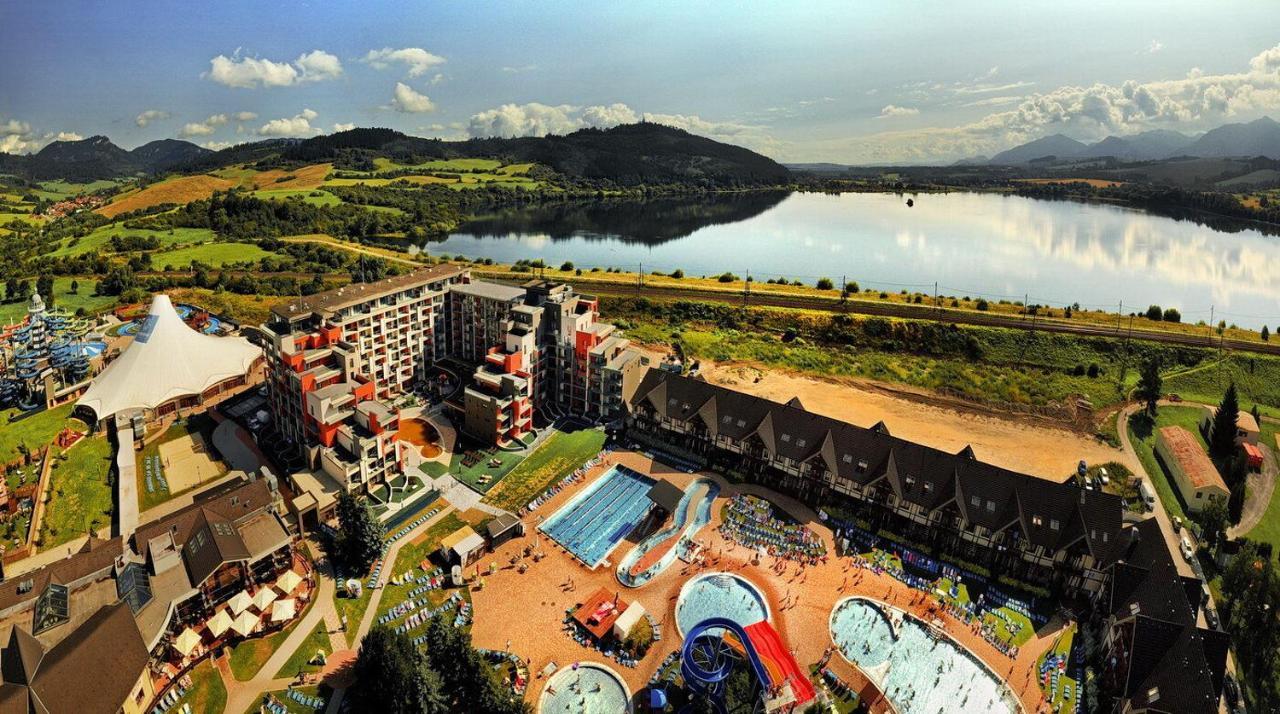 Luxapartmanbesenova Hotel Akvamarin エクステリア 写真