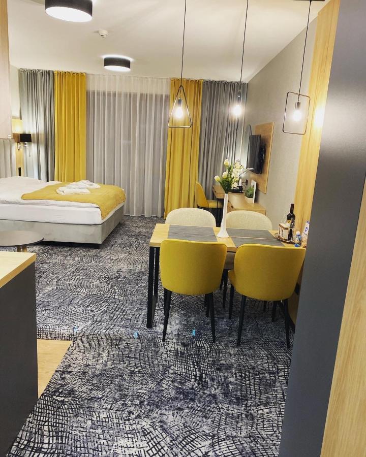 Luxapartmanbesenova Hotel Akvamarin エクステリア 写真